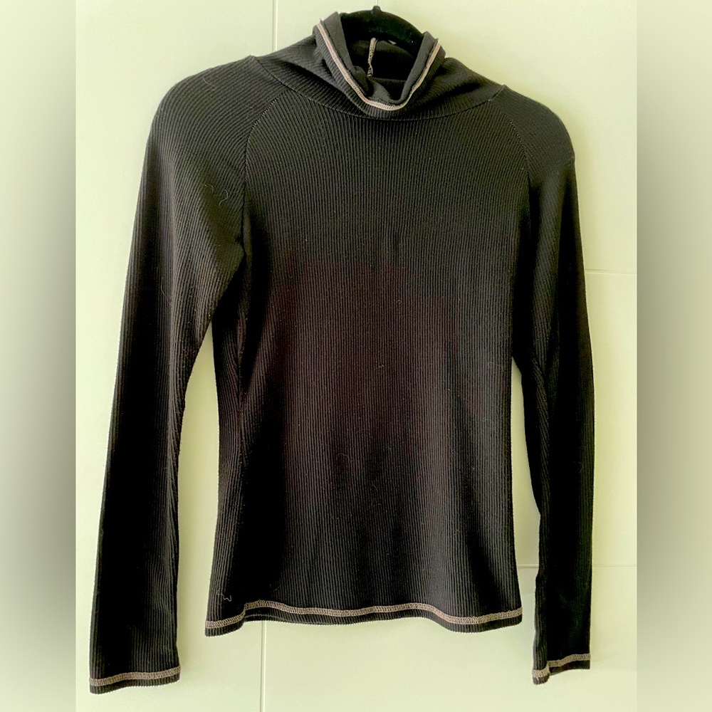 Free people black turtleneck. Great for layering. Perfect condition size medium